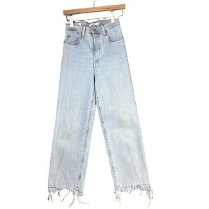 Levi’s Ribcage Straight Cropped Ankle Frayed Hem Light Wash Size 26 / 26” L